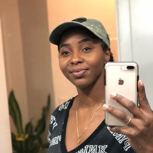 Meet your Posher, Crystal